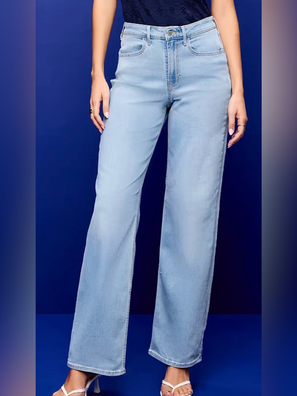 NWOT Old Navy High-Rise Wow Wide-Leg  Light Wash Jeans in Size 6